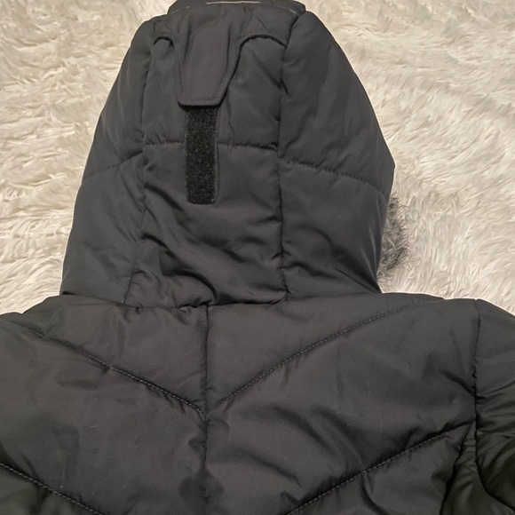 Girl’s Columbia thick hooded jacket with removable fur - Picture 6 of 14